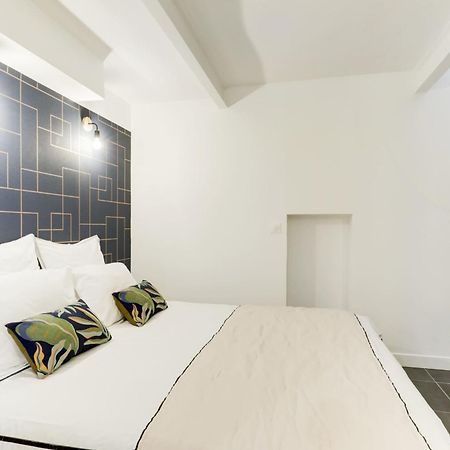 Nice Apartment Renovated And Bright Street Side Paris Exterior photo