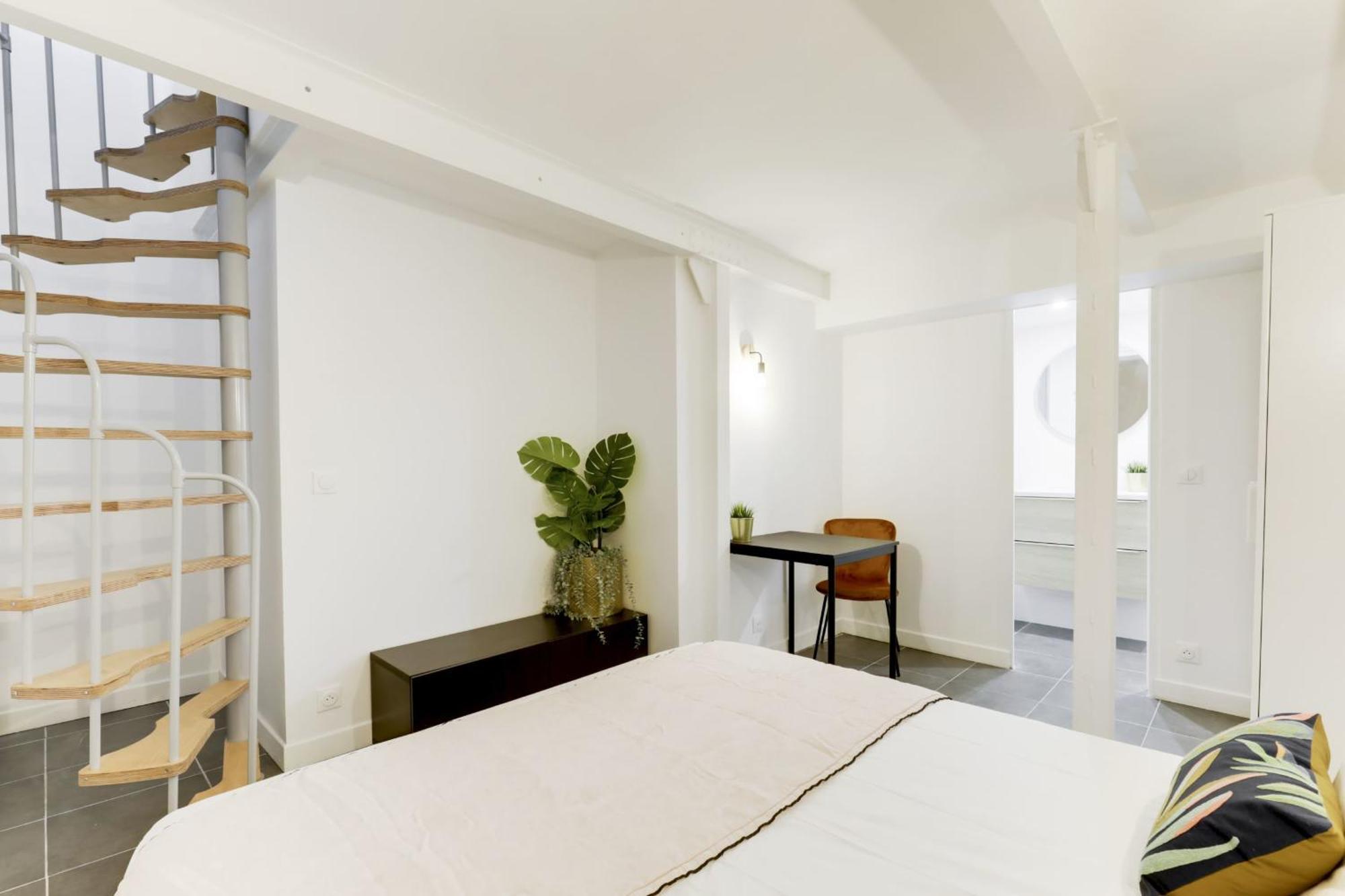 Nice Apartment Renovated And Bright Street Side Paris Exterior photo