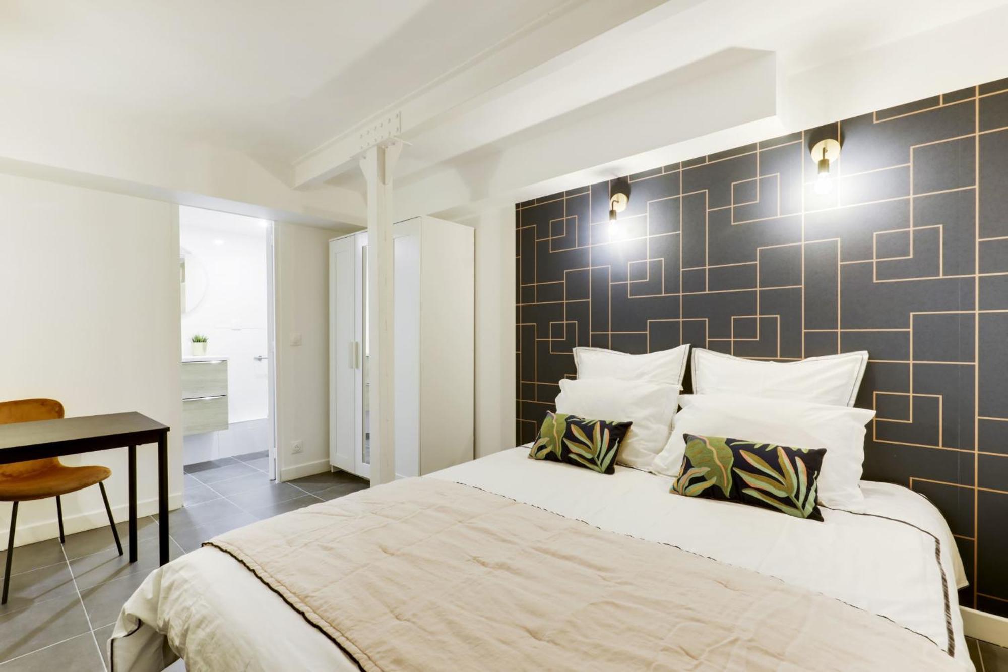 Nice Apartment Renovated And Bright Street Side Paris Exterior photo