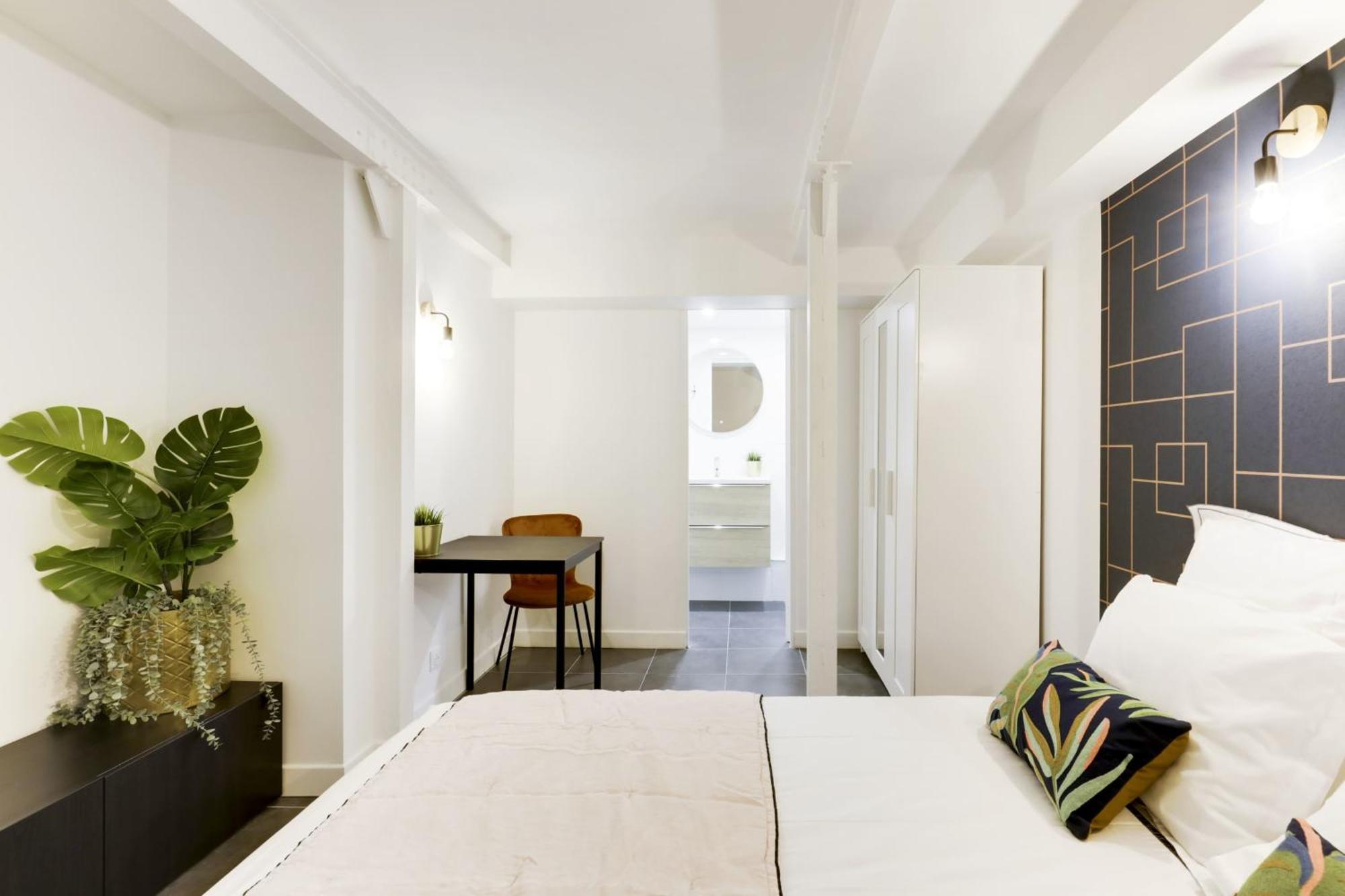 Nice Apartment Renovated And Bright Street Side Paris Exterior photo