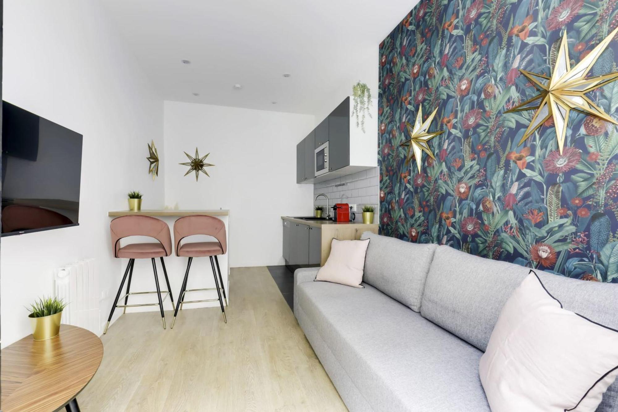 Nice Apartment Renovated And Bright Street Side Paris Exterior photo